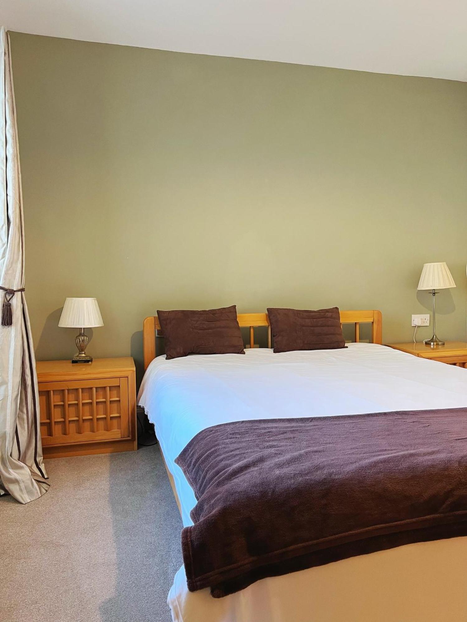 The Crown Hotel Corwen Esterno foto