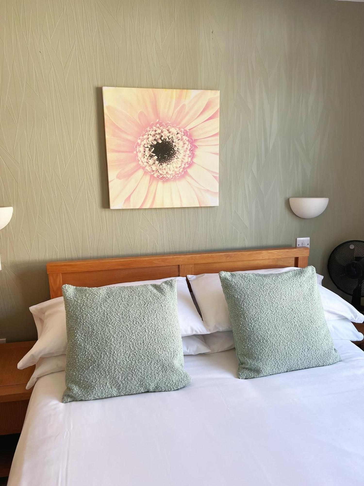 The Crown Hotel Corwen Esterno foto